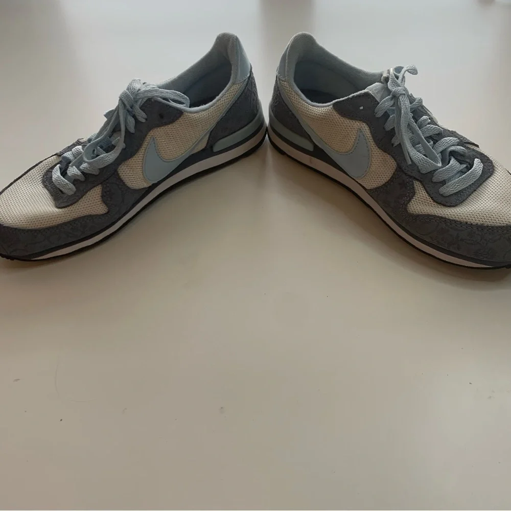Nike Athletic Shoes in Light Blue and Gray